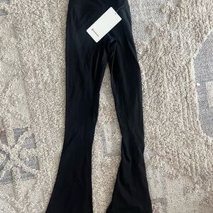 NWT !! Lululemon ‘Align Mini Flare Leggings” Sz 2 Ribbed Black